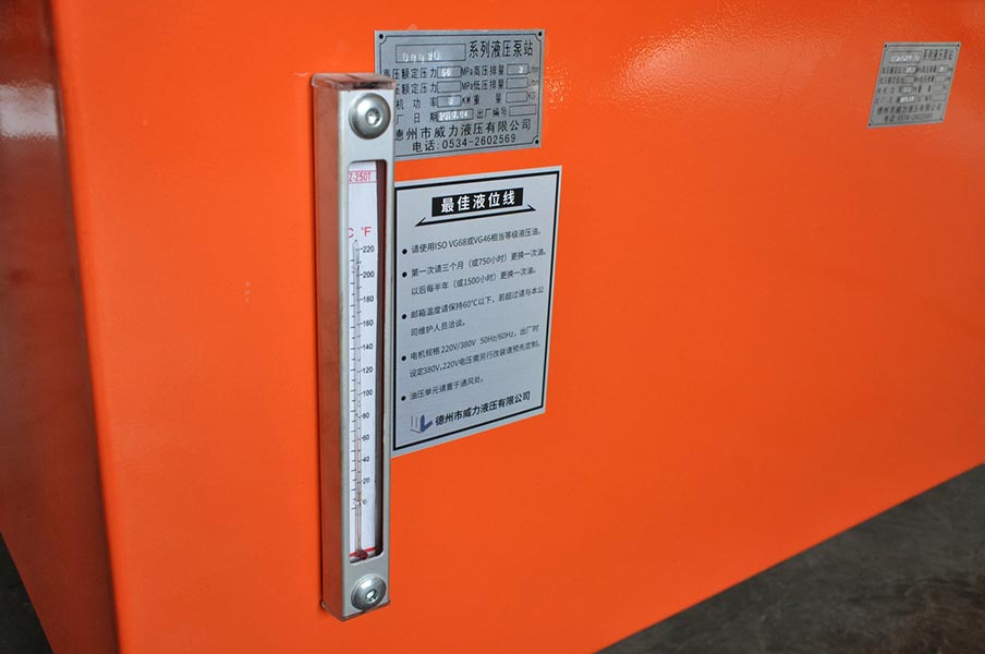 油箱液位計，可顯示溫度與儲油量